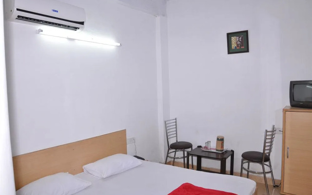 OYO 13365 Hotel Teg Royal