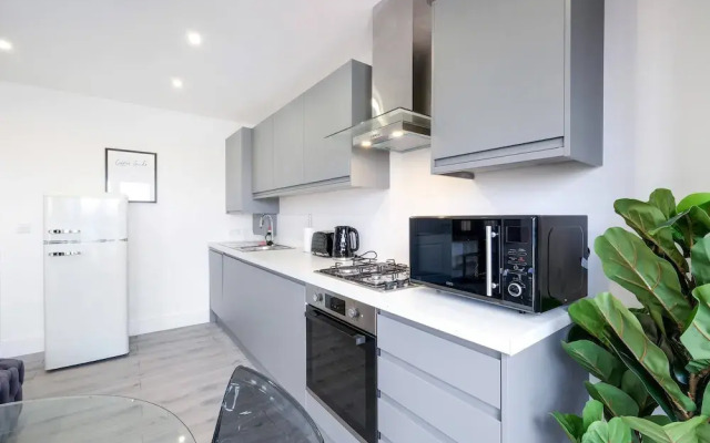 Luxury 1 & 2 bed Apartment free parking