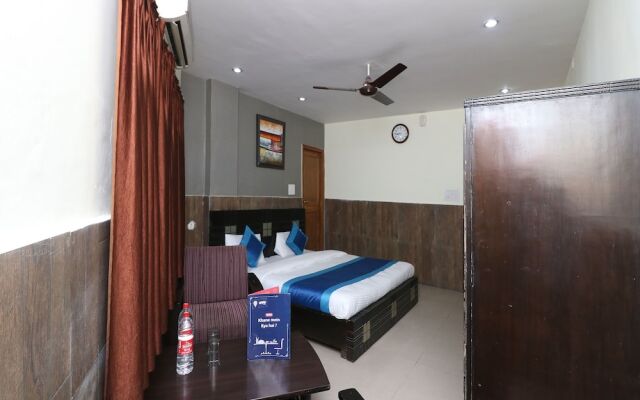 OYO 9848 Hotel Dev Palace