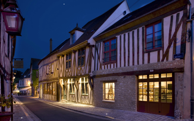 Hôtel Aux Vieux Remparts, The Originals Relais (Relais du Silence)