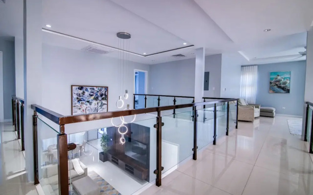 Luxury Oceanfront Villa Fully Staffed Pool Jacuzzi Movie Theatre