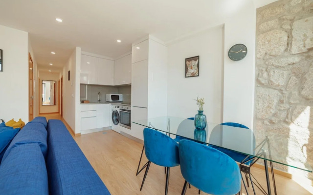 Modern Stylish Apartment I by Vacationy