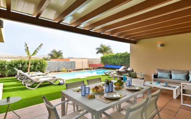 Par 4 Villa 9 With Pool in Salobre