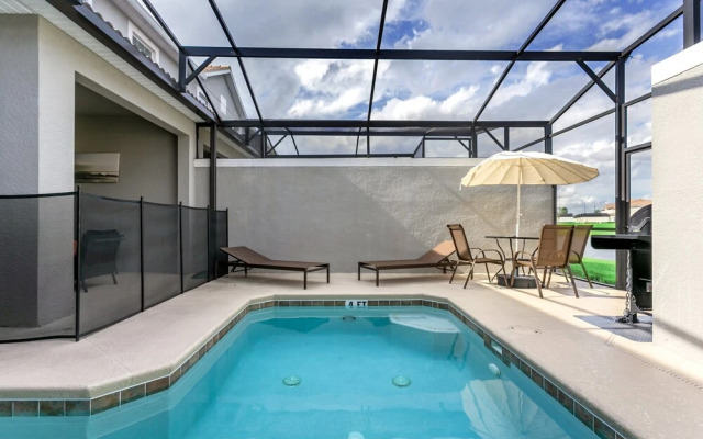 Romeo Circle Villa Story Lake 2