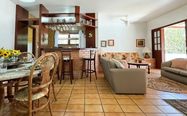 Casa Aconchegante a 100 metros da praia