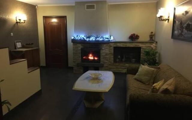 Lee Apartments