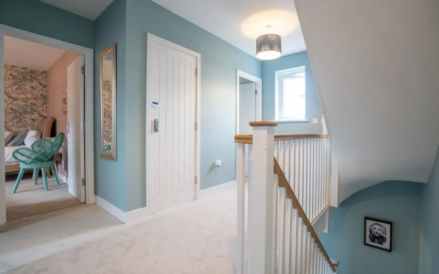6 Bedroom New Build Detached House in Bicester