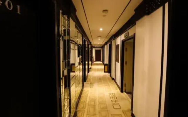 Thai 9 Business Hotel Crystal Shop