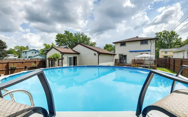 Central Apt in Cheektowaga w/ Private Deck!