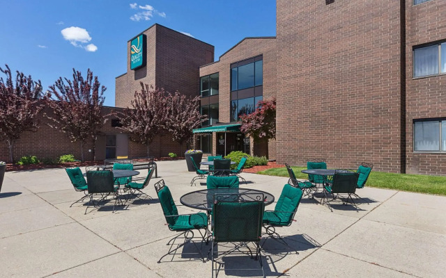 Quality Suites Lansing