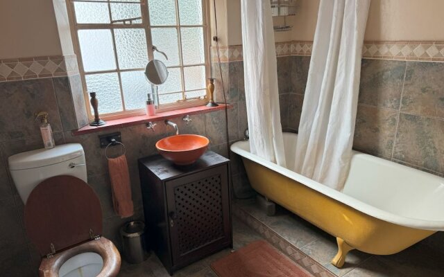 "room in B&B - Adnaan's Secret Garden: Blue Room"