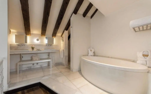 Hospes Puerta de Alcalá, a Member of Design Hotels