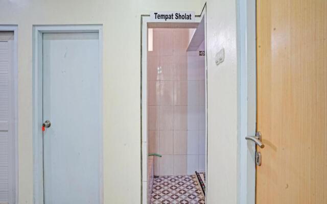 OYO 90804 Oma Uti Homestay Syariah