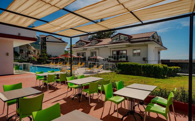 Sunshine Holiday Resort
