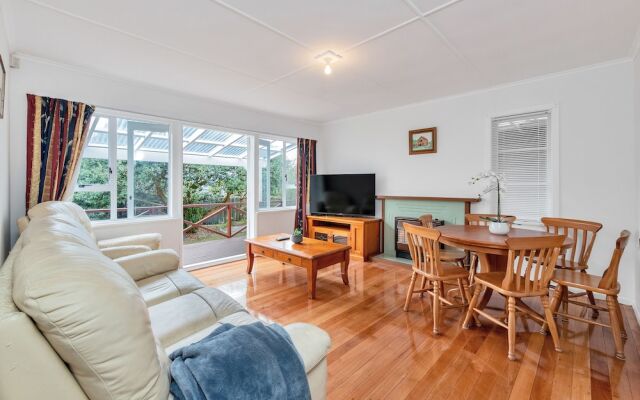 3 Bedroom In Onehunga w Parking - Wifi - Netflix