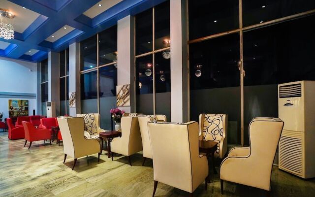 OYO Townhouse 781 Royal Palms Hotel