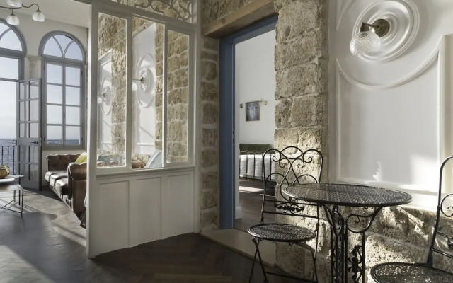 Akotika Boutique