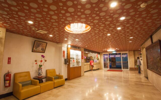 Chiayi Crown Hotel