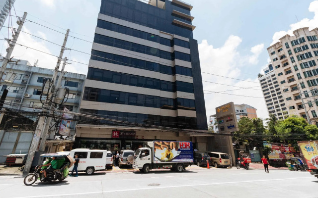 RedDoorz Premium @ South Triangle Quezon City