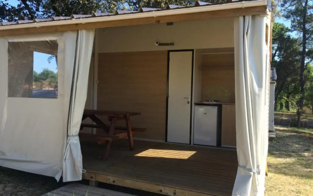 Mobil Home Dans Camping Mussonville