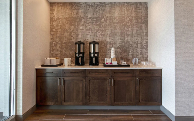 Hampton Inn & Suites Ottawa West