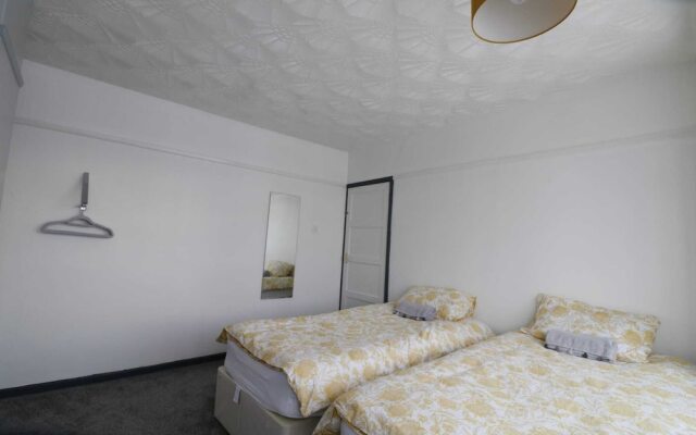 Lovely 4-bed House in Nottingham