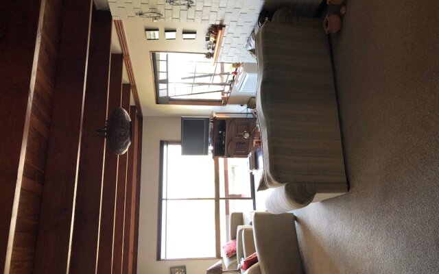 Chartre' Manor Bed & Breakfast