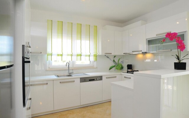 Awesome Home in Pakostane With Wifi and 5 Bedrooms