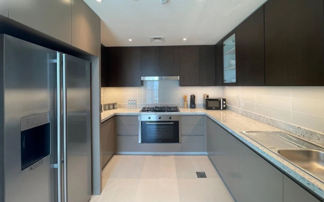 Hyp-lux 4BR Apt With Burj Khalifa View