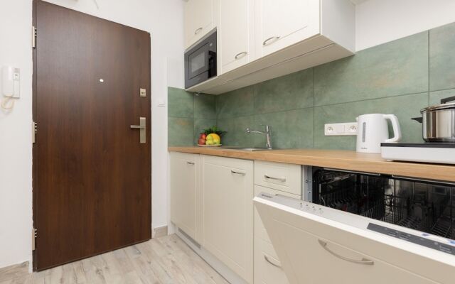 Apartment Warsaw 1 Sierpnia by Renters