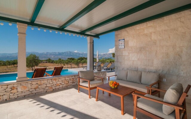 Beautiful Home in Postira With 2 Bedrooms, Wifi and Outdoor Swimming Pool