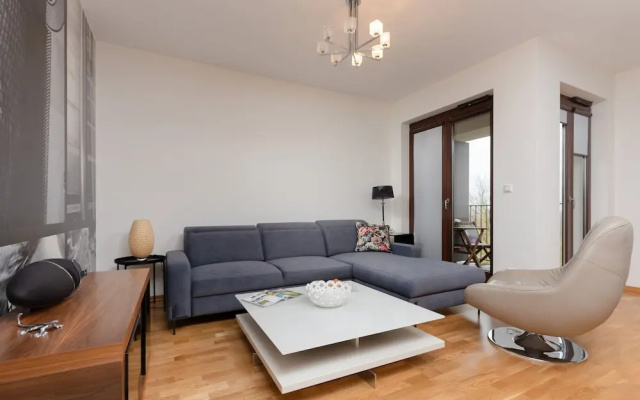 Warsaw Apartment With Parking by Renters