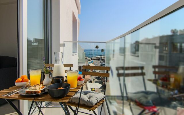 Phaedrus Living: Seaside Luxury Flat Lighthouse 65
