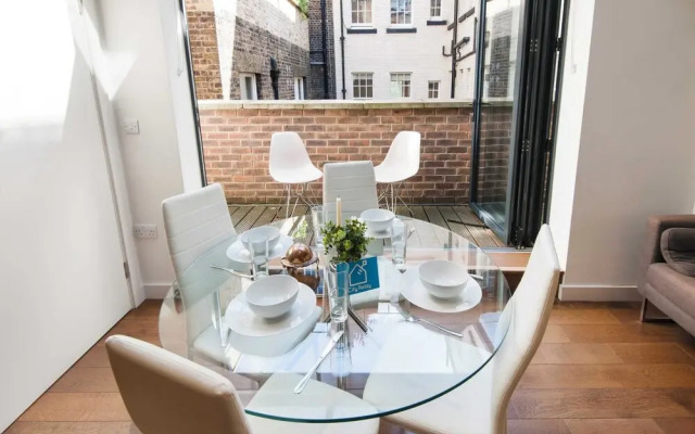 Bright Space Near Sherlock Holmes Museum