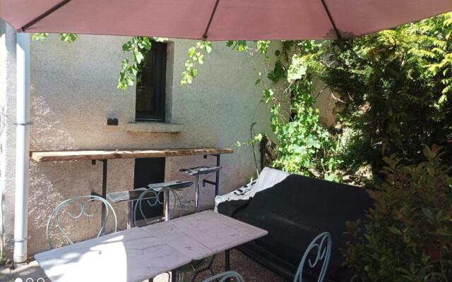 LES TONNELLES DE MANAL Charmante maison d'hôtes, sérénité absolue