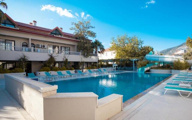 1 Room, Luxury shared pool apartment