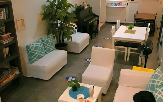 Crossroads Hostel Manila