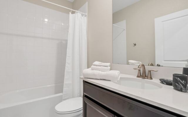 Fabulous 6 Bed Storey Lake Villa Pool & Spa 2145bmd