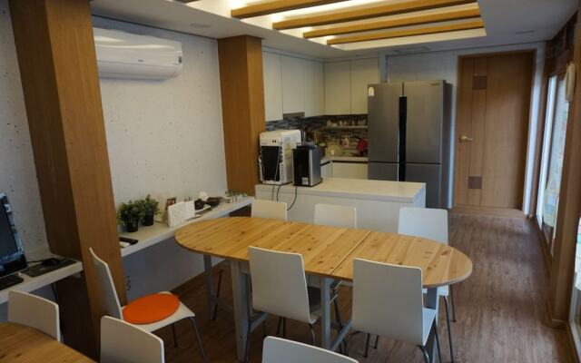 Go Woon Dang Hanok Guest House