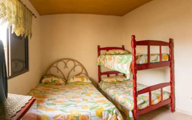 Casa 100m da praia, 10 pessoas, 3 quartos