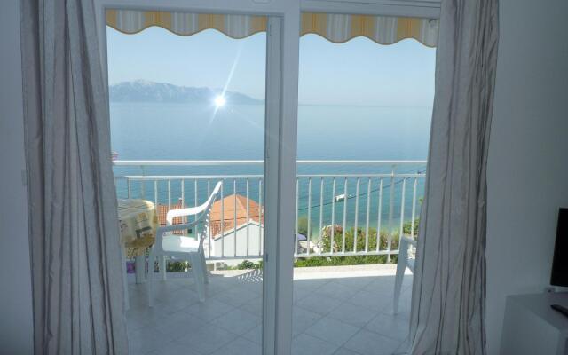 Kate - 20m From the Beach - A2