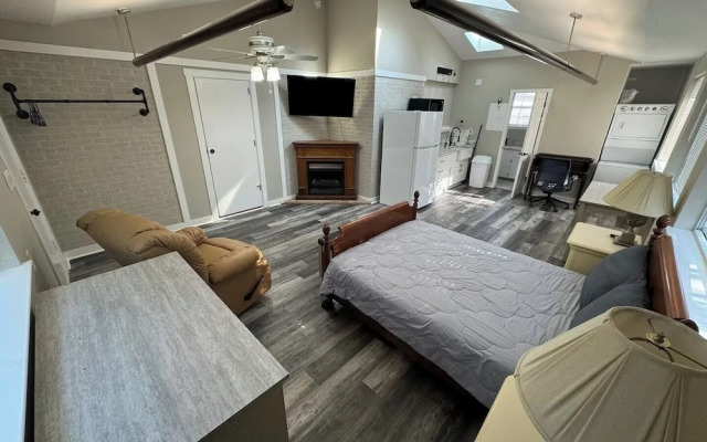 Private Studio Pet Friendly A/C + Wi-fi