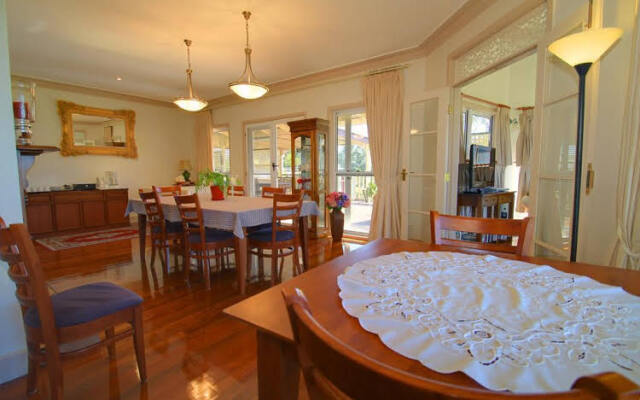 Rosevillehouse Bed & Breakfast