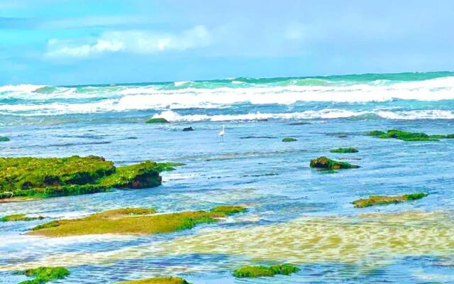Linda casa frente mar pé na areia praia Flamengo