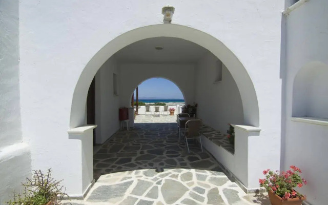 Romanzza Studios