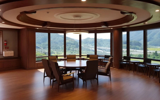 Moonkang S Spa Hotel