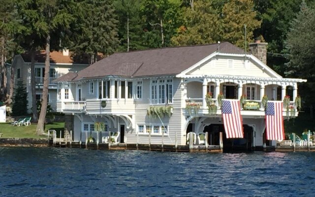 Boathouse Waterfront Lodging