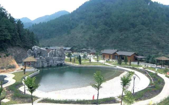Guilin Dan Xia Hot Spring