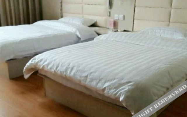 Xinzheng 168 Express Hotel (Guodian No.1 Middle School)