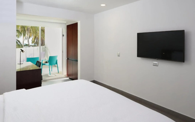 Garner Hotel Mazatlan Beach by IHG